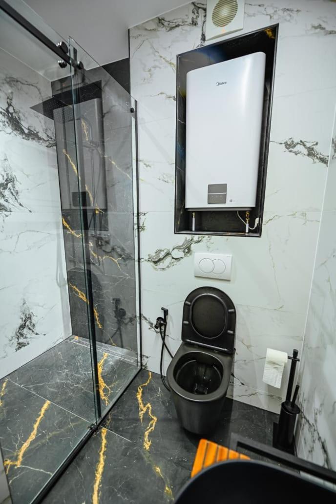 Mon Ami Boutique Hotel Shkoder Bagian luar foto
