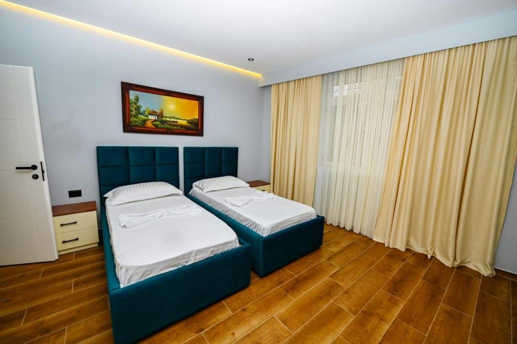 Mon Ami Boutique Hotel Shkoder Bagian luar foto