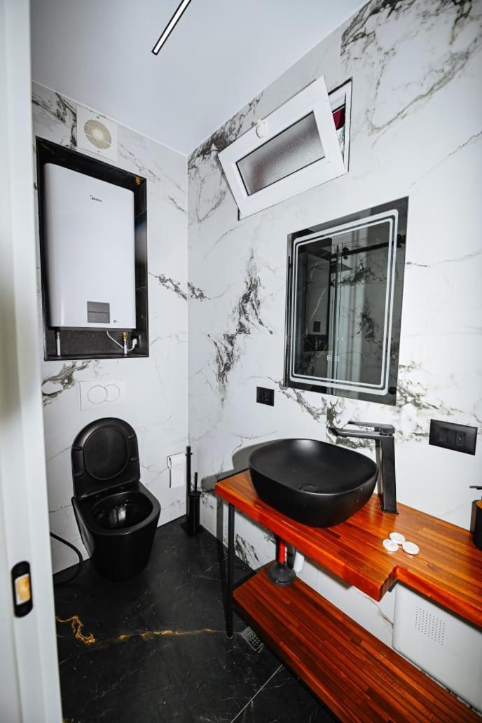 Mon Ami Boutique Hotel Shkoder Bagian luar foto