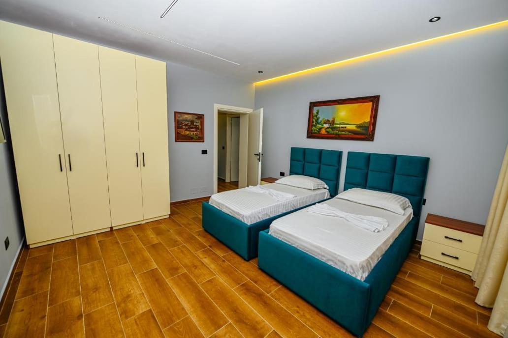 Mon Ami Boutique Hotel Shkoder Bagian luar foto