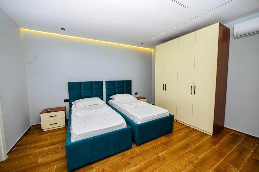 Mon Ami Boutique Hotel Shkoder Bagian luar foto