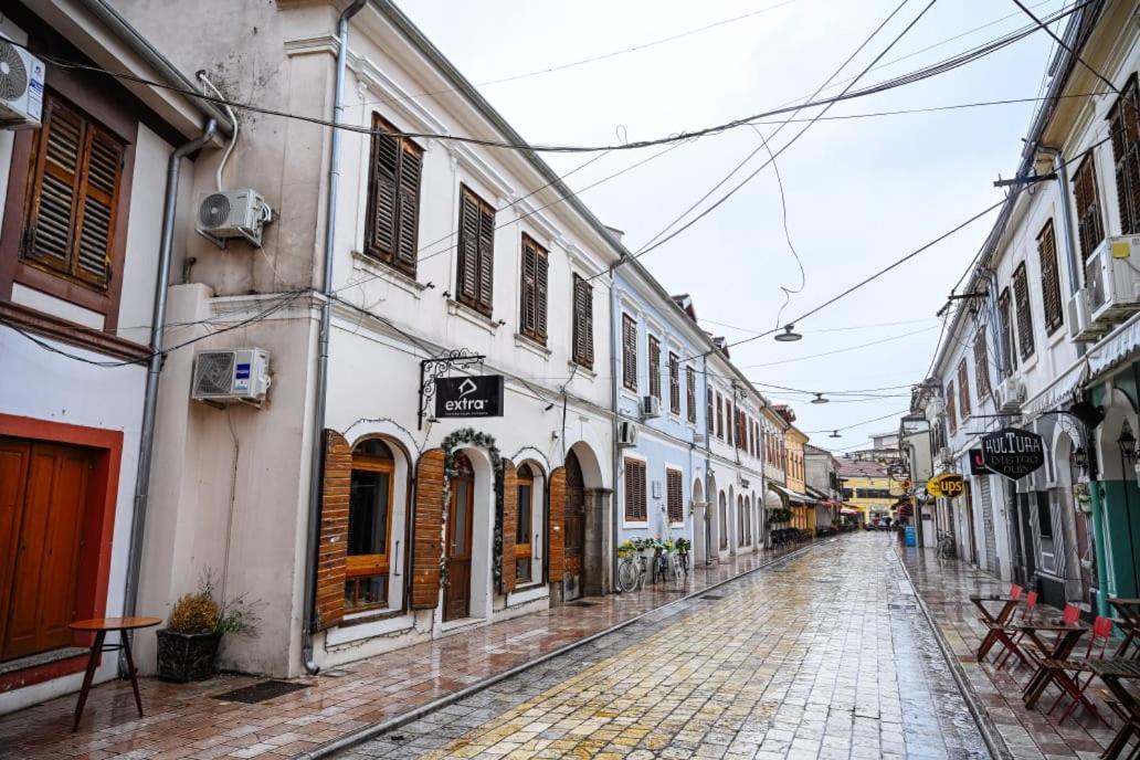 Mon Ami Boutique Hotel Shkoder Bagian luar foto