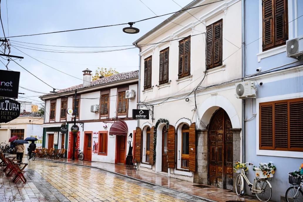 Mon Ami Boutique Hotel Shkoder Bagian luar foto
