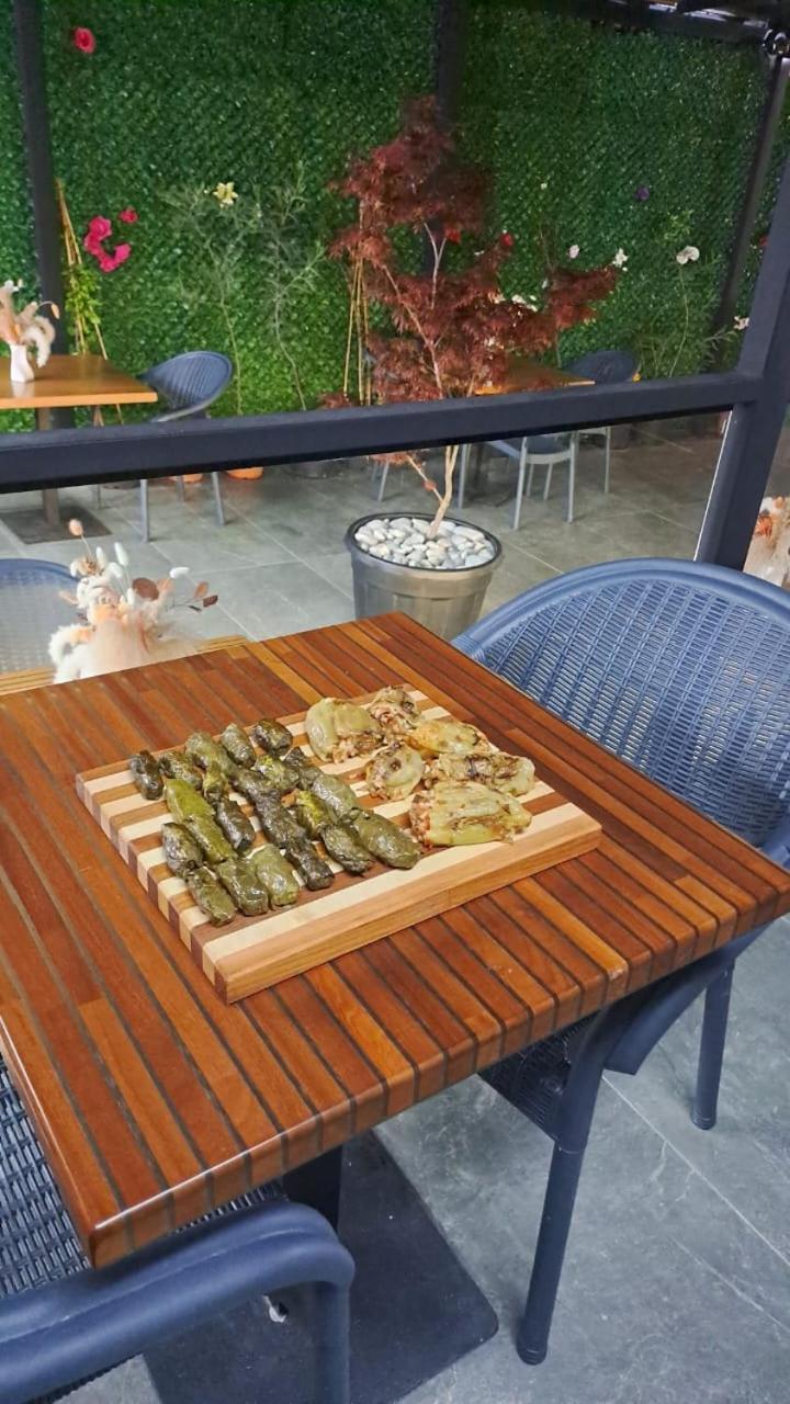 Mon Ami Boutique Hotel Shkoder Bagian luar foto
