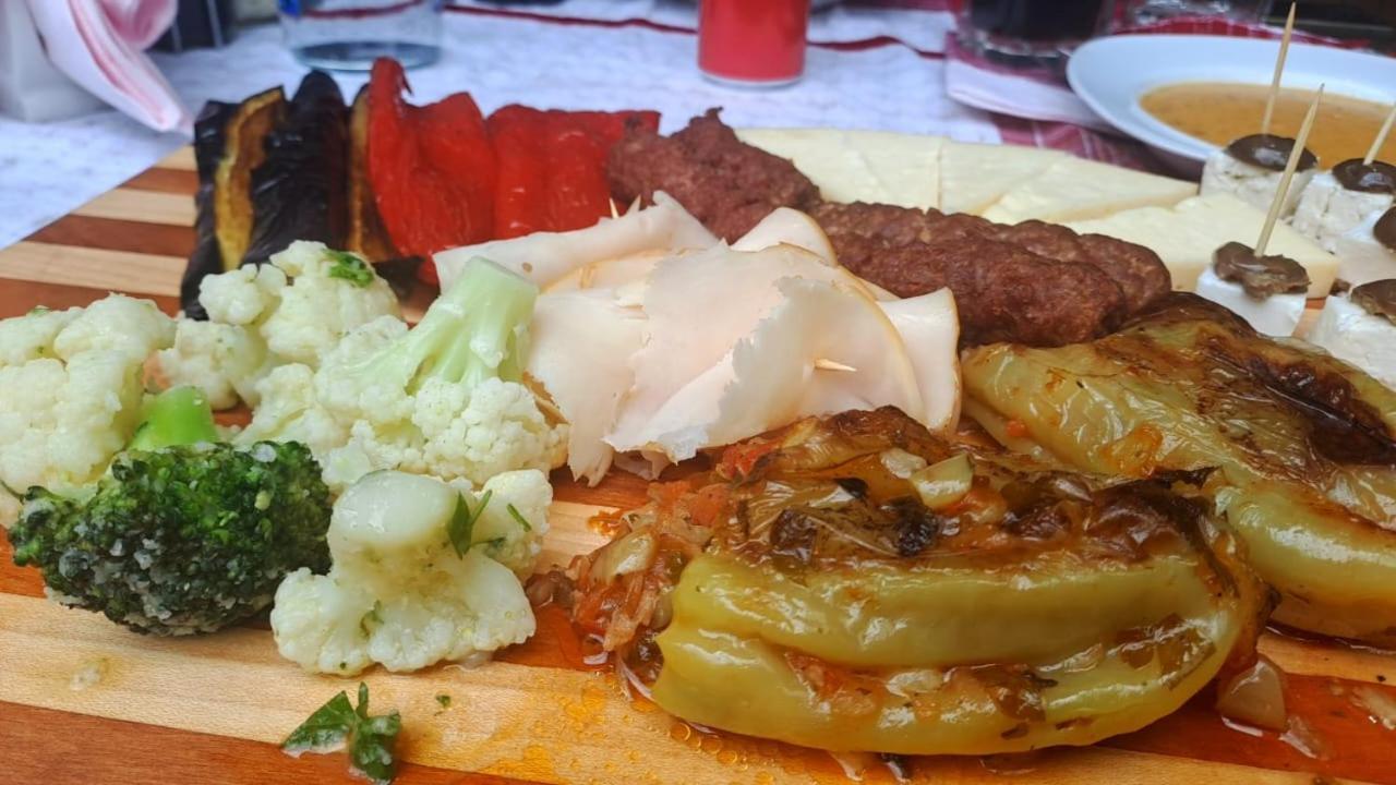 Mon Ami Boutique Hotel Shkoder Bagian luar foto